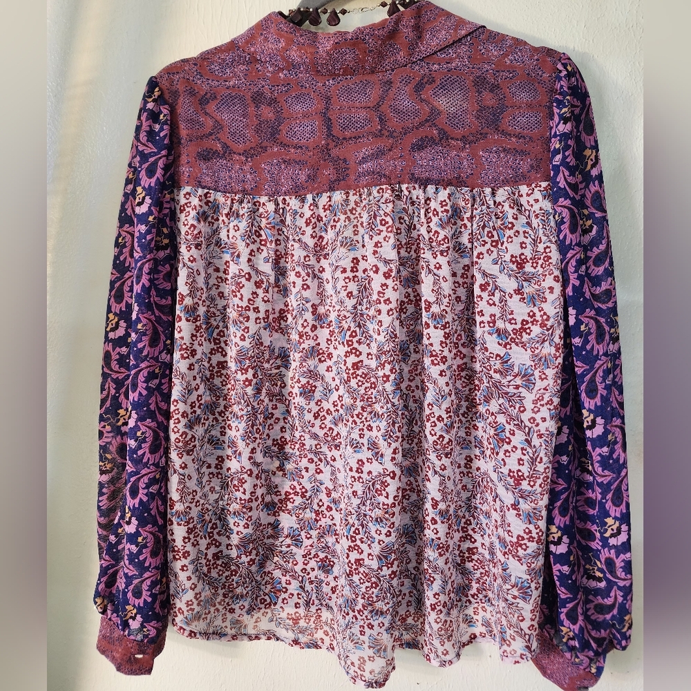Chelsea & Theodore Purple Pink Graphic Long Sleeve Blouse